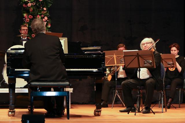 Im "Wiener Stil" unterhielt das Johann-Strauß-Orchester Kurpfalz | Foto: Heike Schwitalla