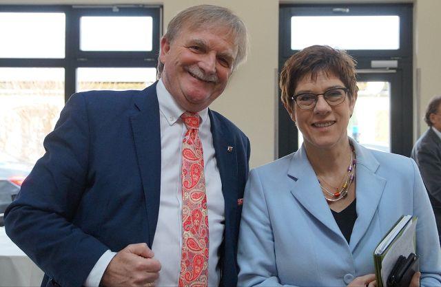 Mit dabei die Bundesministerin Annegret Kramp-Karrenbauer | Foto: ps