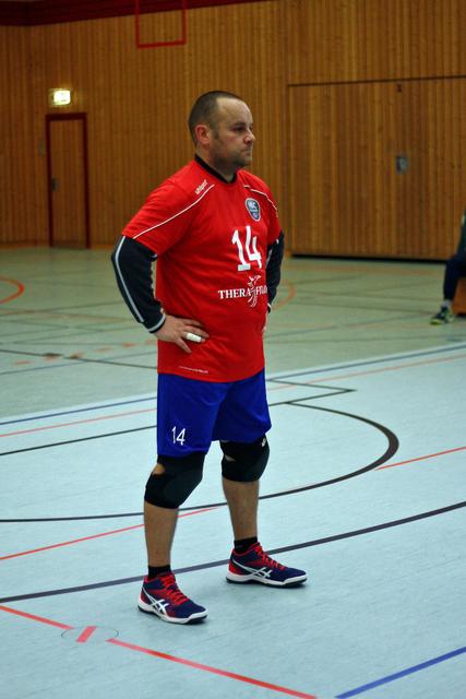 Andreas Rühl, Trainer der Damen 1/Blue Devils, der sich angesichts der zahlreichen Ausfälle als Libero zur Verfügung stellte...

FotoArchiv Merkel