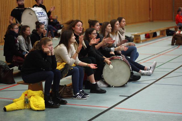 Die Blue Devils, deren Spiele ausfielen, als Supporters der Herrenmannschaft

FotoaArchiv Merkel

