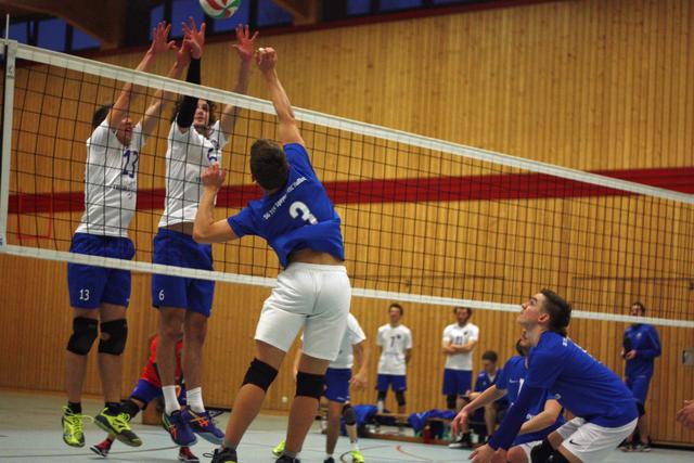 Szene aus dem Spiel gegen Speyer 3, das mit 3:0-Sätzen klar an die VBC-Herren ging

FotoArchiv Merkel