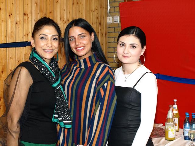 Helferinnen beim Ausschank