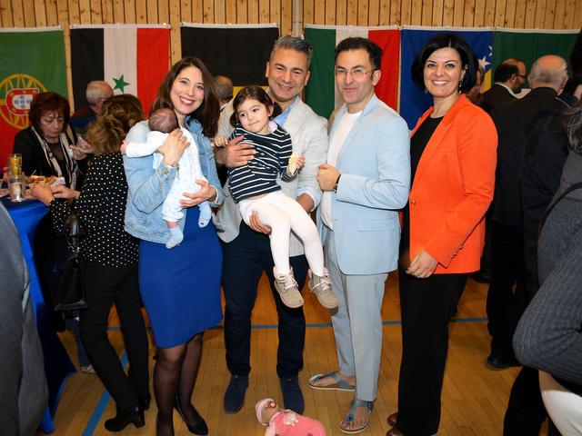 Fatih Cevikkollu mit Comedian-Kollege Osman Citir (mit Kind)