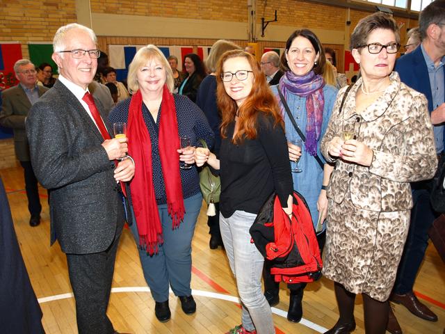 Weitere Gäste in der Sporthalle