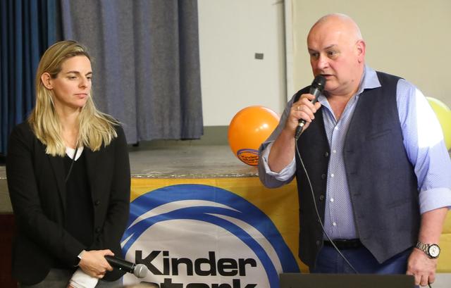 Vereinsvorstand Bernd Hoffmann im Gespräch mit Nia Künzer | Foto: Heike Schwitalla