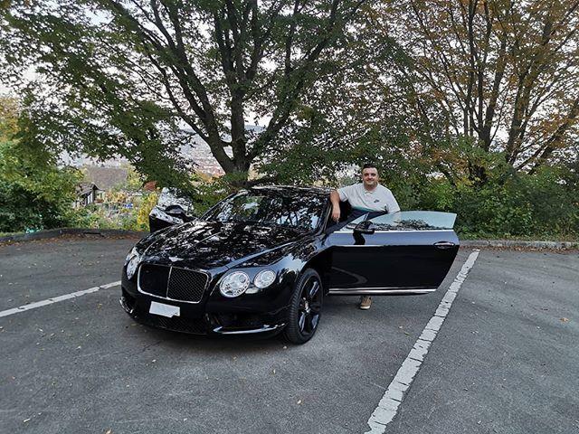 MET300 in seinem Element, im Bentley Continental GT