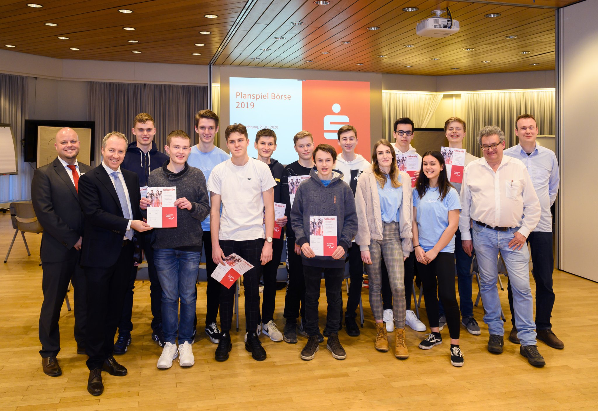 Planspiel Börse der Sparkassen Schüler aus Speyer gewinnen Wochenblatt Speyer Planspiel Börse der Sparkassen Schüler aus Speyer gewinnen Wochenblatt Speyer