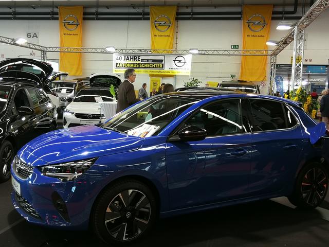 Gaben sich bei der Messe wieder die Ehre: Die Autohäuser der Region. Foto: Kling-Kimmle
