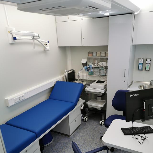 In einer "mobilen Arztpraxis" des DRK wird der Gesundheitszustand der Rückkehrer täglich überprüft | Foto: Heike Schwitalla