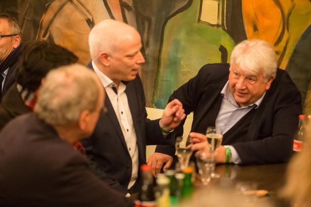 Wochenblatt-Chefredakteur Jens Vollmer (links) im Gespräch mit den Wochenblatt-Reportern | Foto: Roland Kohls