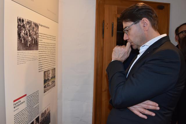 Landaus OB Thomas Hirsch eröffnete die Dauerausstellung zur Geschichte der Sinti und Roma im Frank-Loebschen Haus im Herzen der Landauer Innenstadt.
| Foto: stp