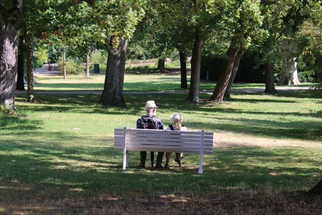 Einfach mal Hinsetzen und genießen in der Entschleunigungszone Kurpark. | Foto: Franz Walter Mappes