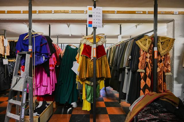 Zwischen fünf und 100 Euro kostete ein Kostüm. | Foto: Christian Gaier