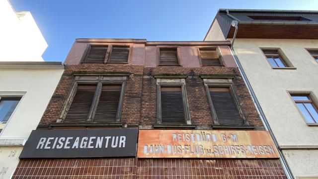 Ein verlassenes Haus gegenüber des Rathauscenters. | Foto: Kim Rileit