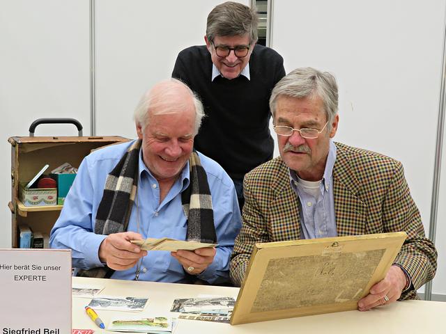 Sachverständige für Antikes Beil und Löfke mit "Praktikant"  :-) | Foto: Brigitte Melder