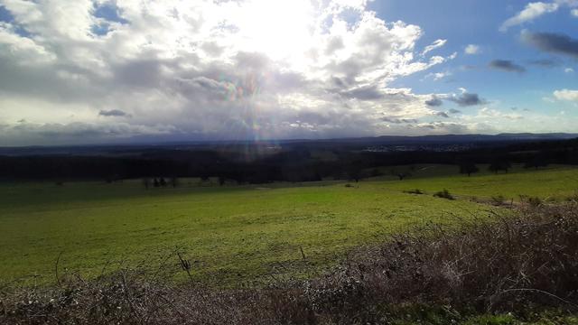 Und zum Abschluss etwas schönes: Beim Blick von Eulenbis herab zeigt sich die Sonne und ließ diesen schönen Schnappschuss zu. | Foto: Tim Altschuck 