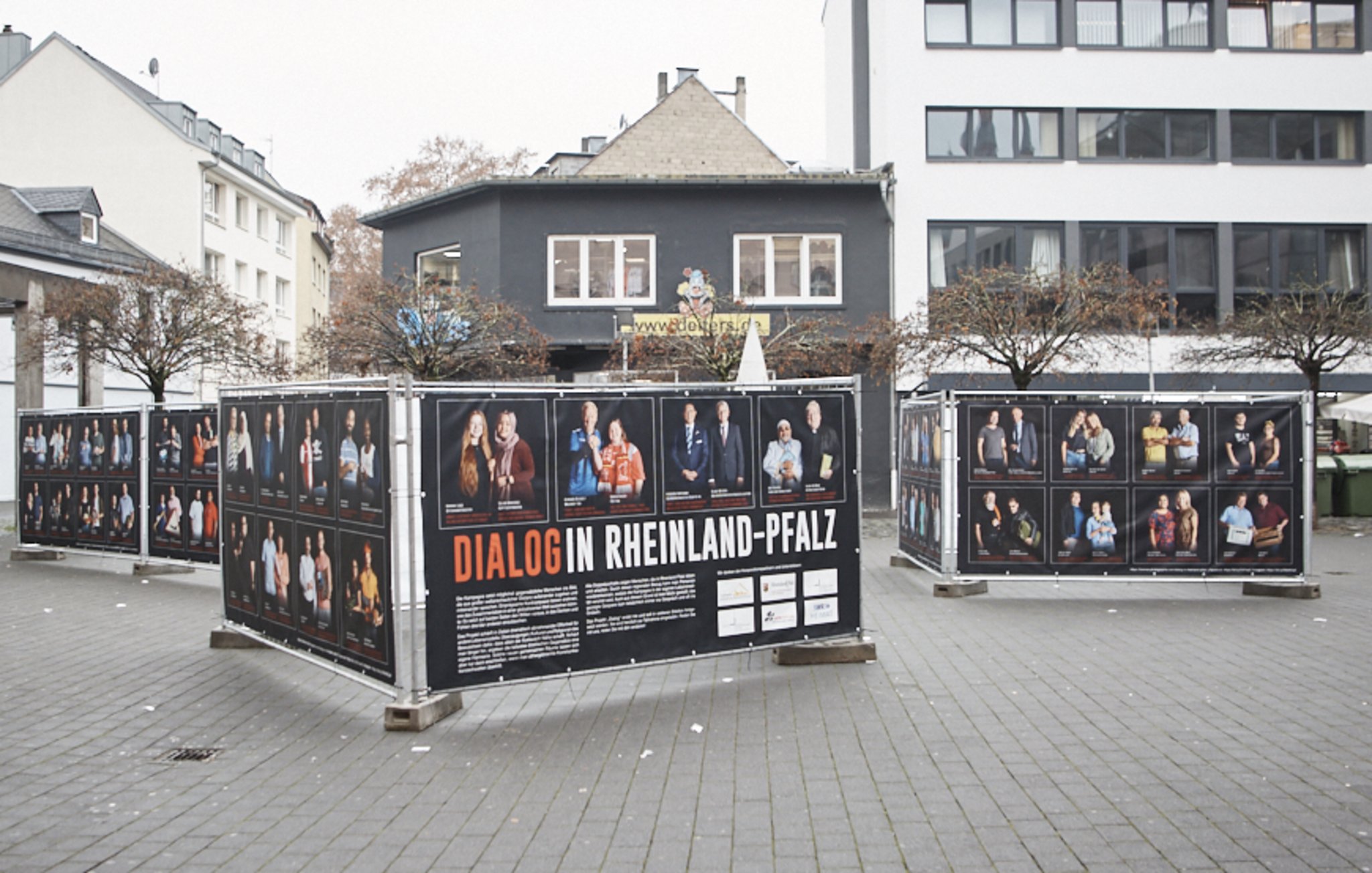 Doppelporträts am Altenhof ausgestellt: Ausstellung gastiert in ...