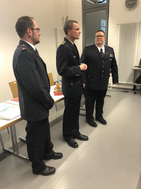 vLnR. Michael Monasso, Florian Geldner (Leitender Branddirektor), Michael Freis | Foto: Feuerwehr Wettersbach
