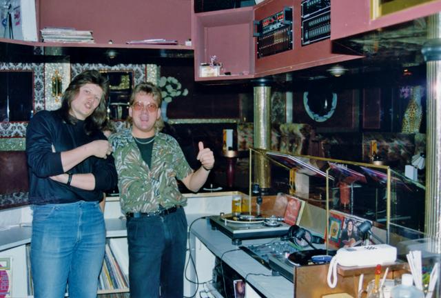 Michael Hahn mit DJ Rolly Dee (Rolf Geibel) in der "Schaltzentrale". | Foto: MIchael Hahn
