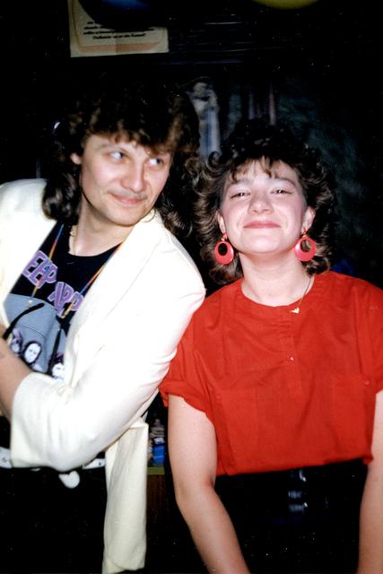 Michael Hahn (links) erinnert sich an die Zeit im "Eden".  | Foto: Michael Hahn