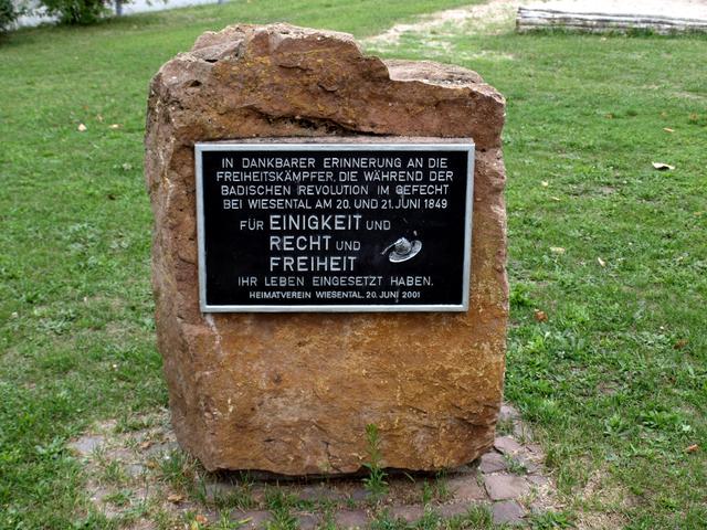 Gedenkstein im Wiesentaler Park