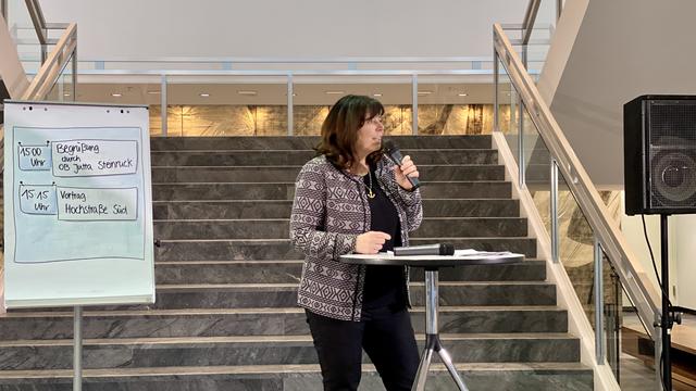 Oberbürgermeisterin Jutta Steinruck bei der Eröffnung des Bürgerdialogs | Foto: Kim Rileit