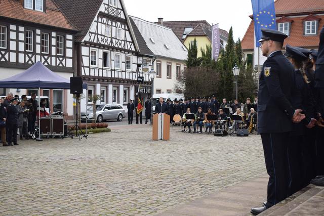Landrat Dietmar Seefeldt überbrachte seine Glückwünsche. 