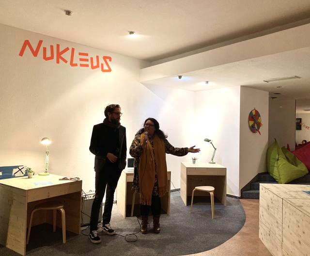 Community-Managerin Julia Kleiner und Eric Seitz (Tischrunde) | Foto: Kim Rileit