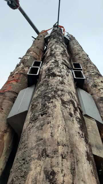 Die Stützkonstruktionen sehen schon alleinstehend monumental aus, im Verbund wird dieser Eindruck verstärkt | Foto: Kim Rileit