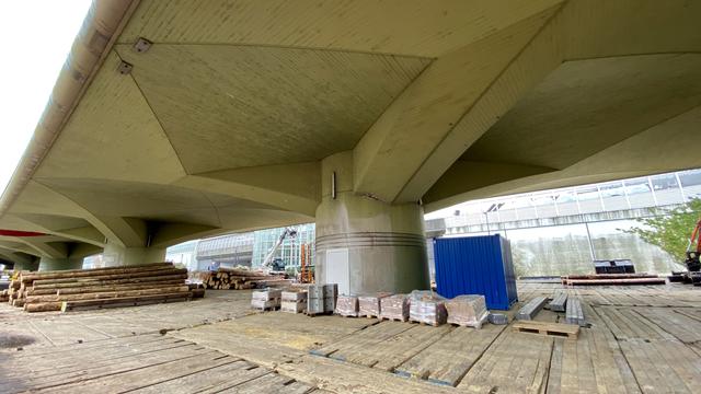 Es kann losgehen: Das Material für die Konstruktion steht bereit | Foto: Tim Altschuck