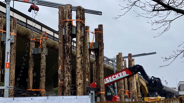 Die rund 30 Mitarbeiter der Firma Moß arbeiten aktuell an vier Stützkonstruktionen gleichzeitig, um parallel möglichst viele Erfahrungen zu sammeln | Foto: Kim Rileit