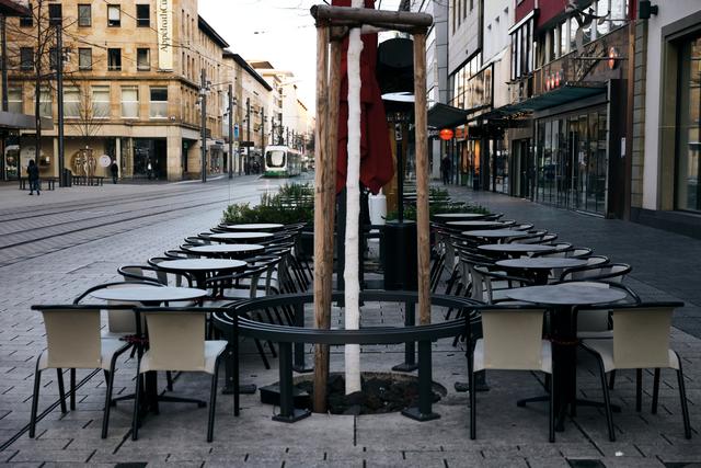 Geschlossen: das Eiscafé Fontanella auf den Planken. | Foto: Christian Gaier