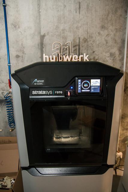 Brutkasten für Corona-Schilde: Mit 3D-Drucktechnik werden die Gestelle hergestellt.
Quelle: HubWerk01
