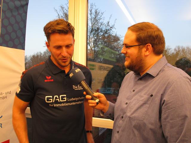 Thomas Stüber beim Interview mit Benjamin Matschke (Foto Michael Sonnick)