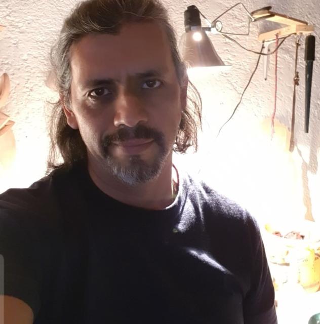 "Kunst ist eine lebenswichtige Notwendigkeit für die Menschheit. Sie schafft Räume, Bilder, Träume, schafft Fantasie. In Momenten, wie diesem brauchen wir sie, wie nie.
Mögen wir auch in unseren realen Räumen eingesperrt sein, sind wir doch frei in unserem poetischen Raum. Unser Geist und unsere Vorstellungskraft bewegen sich und können durch Musik, Literatur, Kino, einem Theaterstück, durch das Betrachten eines Gemäldes oder einer Skulptur an Orten sein, die wir brauchen. Wir sind frei im Geiste und die Kunst gibt uns diese Freiheit. Begreifen wir diesen Moment als große Chance, um alle Ausdrucksformen der Kunst zu betrachten und wertschätzen zu lernen. Kunst wird uns Frieden geben." | Foto: Jorge Gonzalez Velazquez