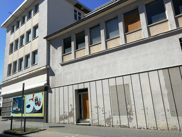 ... sie ist und bleibt ein Schandfleck. Doch jetzt macht die Stadtverwaltung Nägel mit Köpfen und lässt die Abrissbagger rollen. Fotos (2): Kling-Kimmle