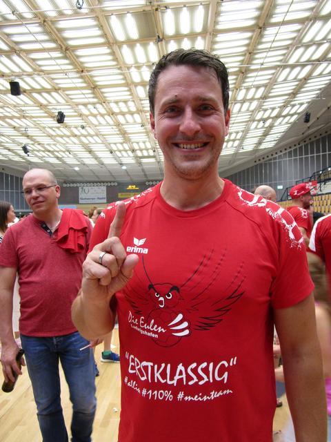 Eulen-Trainer Benjamin Matschke freut sich über den Aufstieg