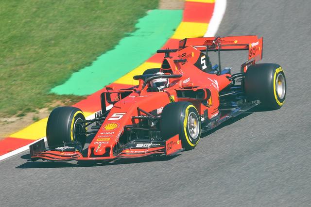 Foto 2: Ferrari-Pilot Sebastian Vetterl (Startnummer 5) wurde im Vorjahr WM-Fünfter (Foto von Thorsten Horn)
