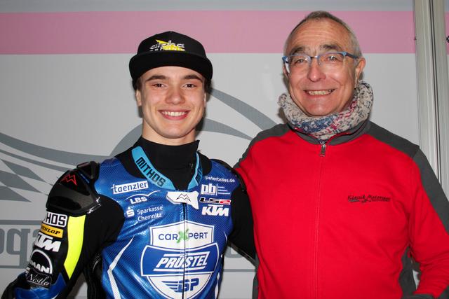 Motorrad GP-Pilot Dirk Geiger (links) mit Manfred John (beide aus Mannheim), dem Veranstalter der Odenwald Klassik in Walldürn