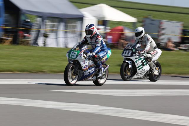 Freddie Spencer (Nr. 19) vor Peter Rubatto