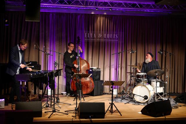 Vibraphonist Claus Kiesselbach mit Matthias TC Debus und Erwin Ditzner. | Foto: Christian Gaier