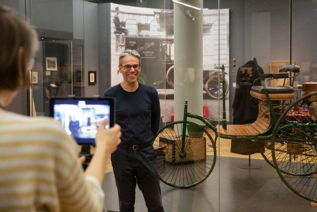 Mannheim um 1900 – Kurator Andreas Krock führt per Video durch die Ausstellung „Belle Époque“ in den Reiss-Engelhorn-Museen. | Foto: Maria Schumann