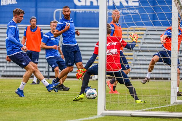 Mannschaftstraining diese Woche: Torschusssituation, Torwart Benjamin Uphoff (KSC 1) im Tor. | Foto: www.tmc-fotografie.de