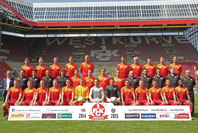 Einmaliges Motiv: In der Saison 2014/2015 wurde die Mannschaft nicht vor der Nord- sondern vor der Westtribüne fotografiert | Foto: Jens Vollmer