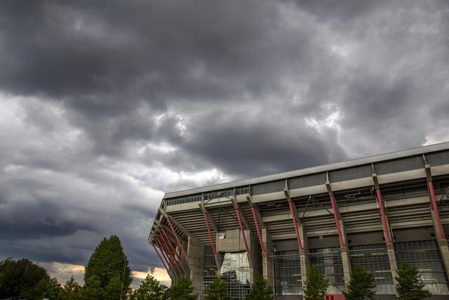 Dunkle Wolken über dem Fritz-Walter-Stadion - leider ein beliebtes Bildmotiv der letzten Jahre | Foto: Jens Vollmer