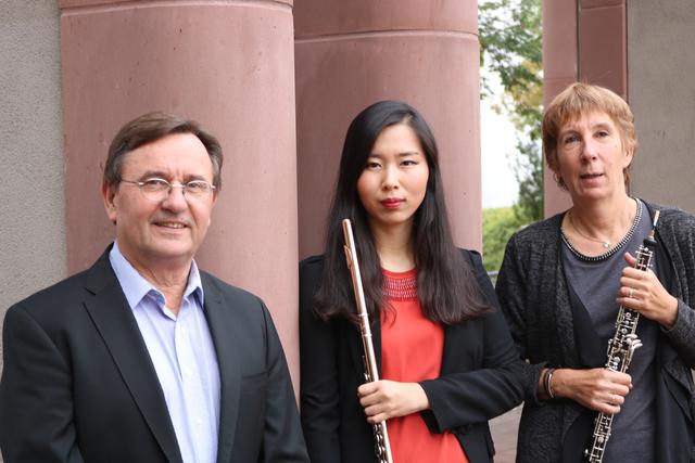 Das seit 1993 bestehende Trio Sanssouci mit Sohee Oh, Flöte, Sigrun Meny-Petruck, Oboe und Hans - Jürgen Thoma, Cembalo und Moderation besticht in seinen Konzerten immer wieder durch spielsichere Virtuosität und humorvoll eingestreute Kommentare zu Epoche, Zeitgeist, Werk und Komponist. | Foto: ps