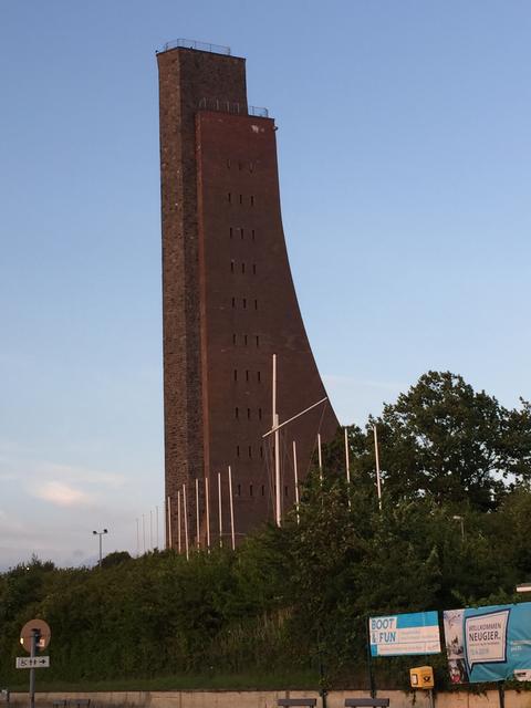 Flaggenturm des Marine Ehrenmals | Foto: H.S.B.