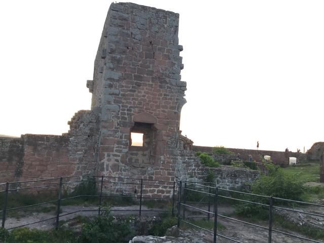 Burgruine Lindelbrunn. Wasgaue Landschaft