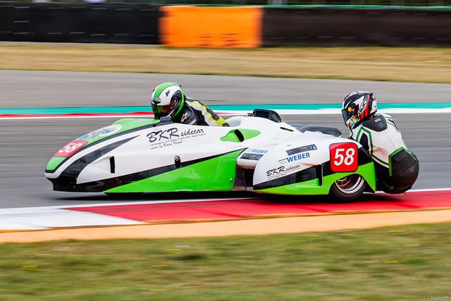 Bernd Krauss und Axel Braunshausen auf dem BKR-Kawasaki Gespann