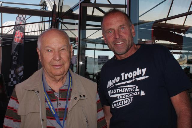 Der dreifache Motorrad-Weltmeister Hans-Georg Anscheidt (links) mit Herbert Hauf